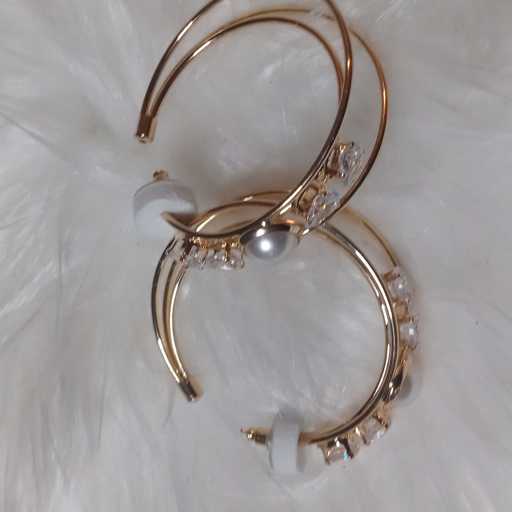 Earring - Picture 3 of 5